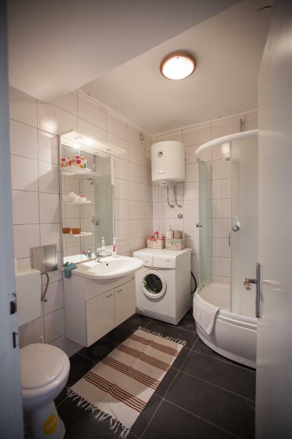 Riverview Apartment オシエク エクステリア 写真
